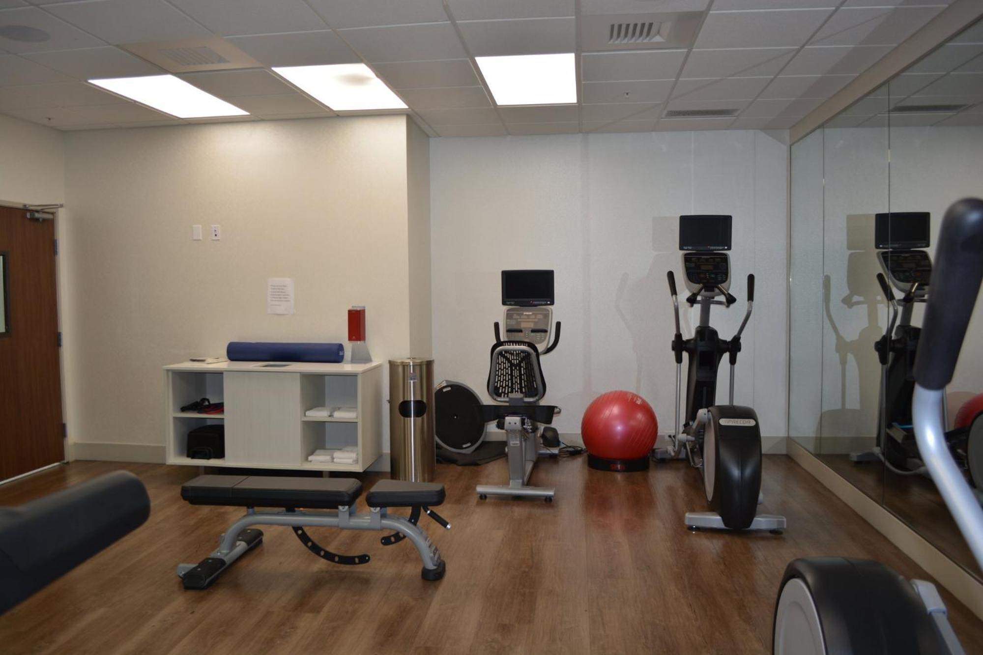 Holiday Inn Express & Suites Либерал Екстериор снимка