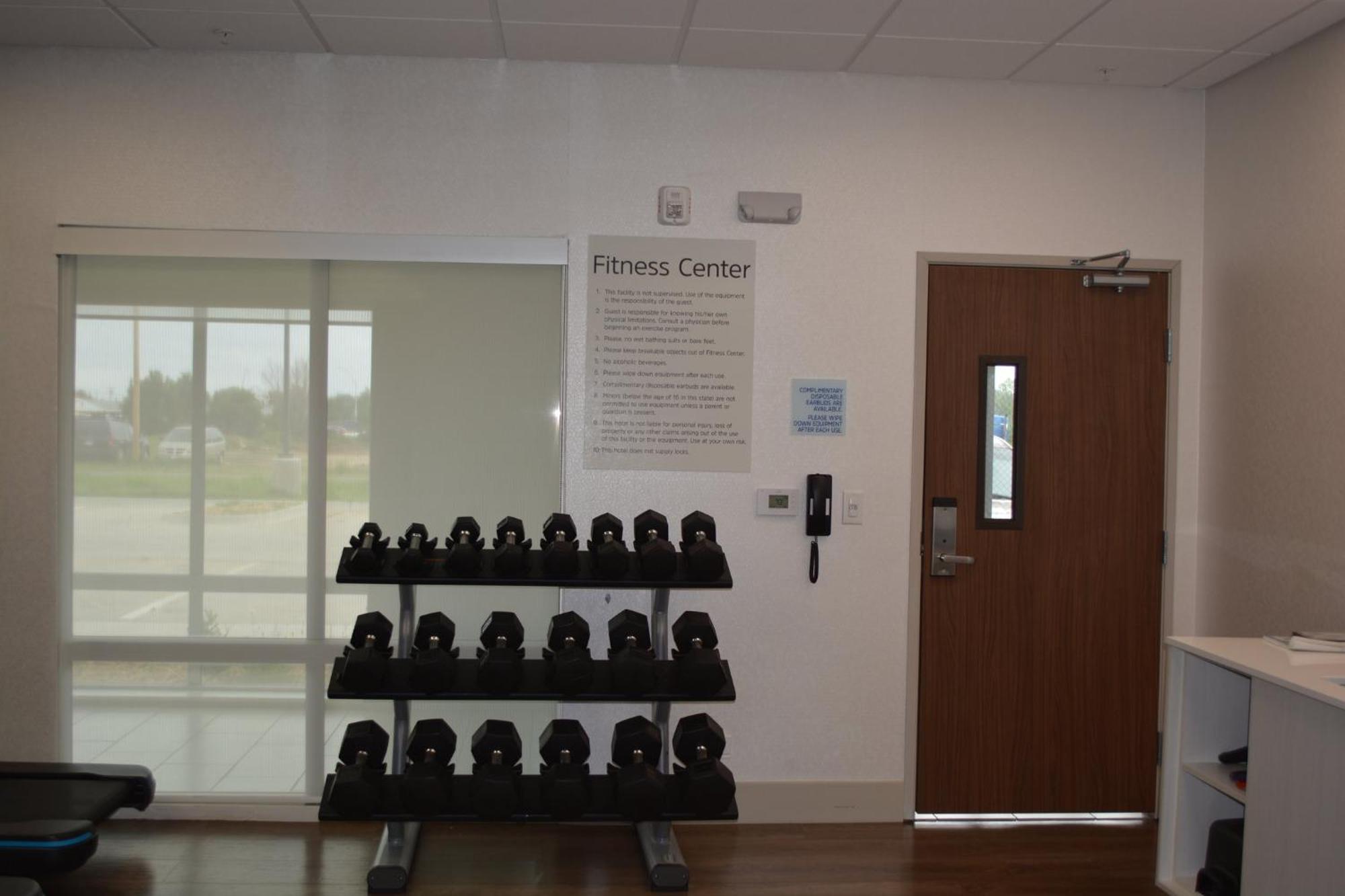Holiday Inn Express & Suites Либерал Екстериор снимка