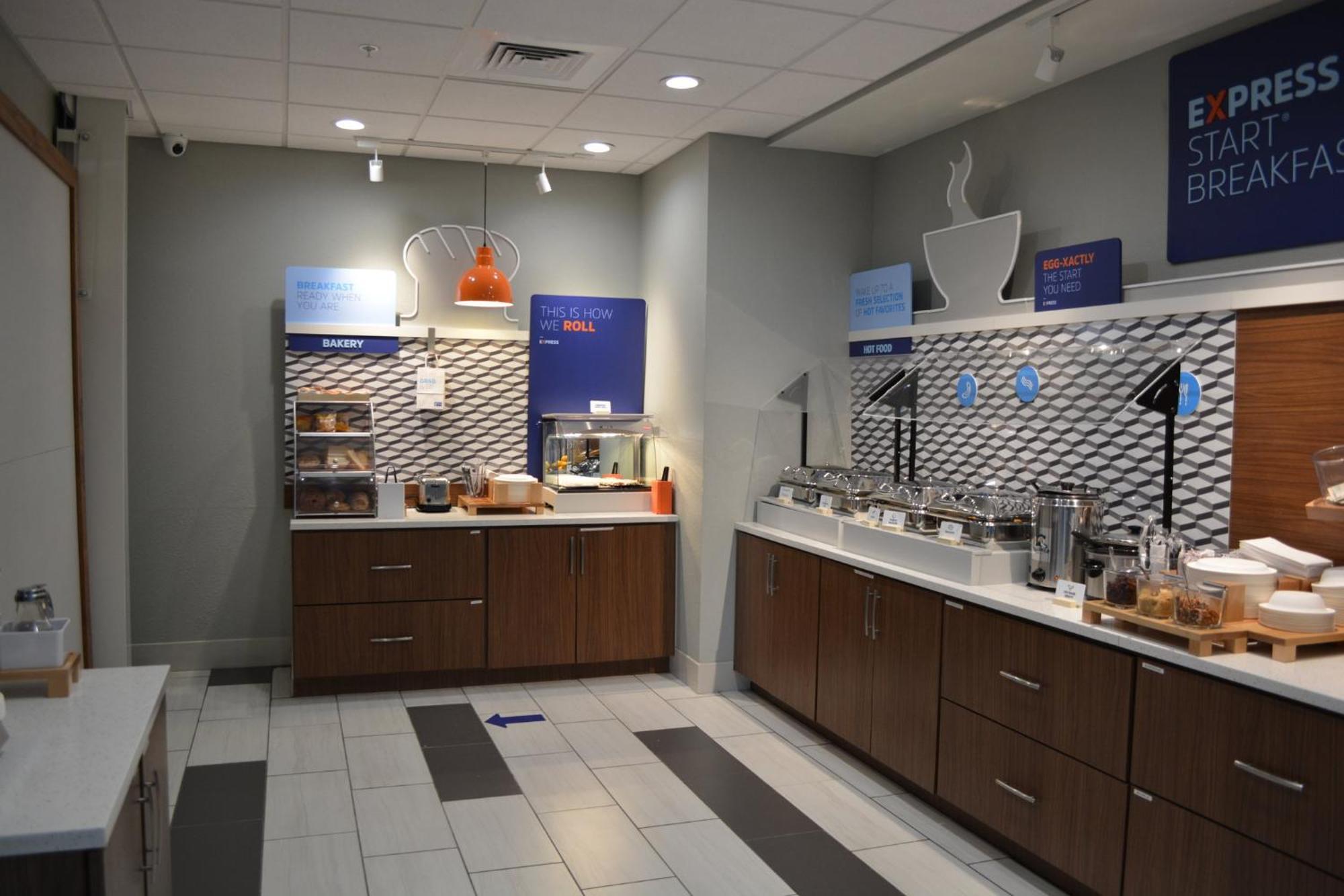 Holiday Inn Express & Suites Либерал Екстериор снимка